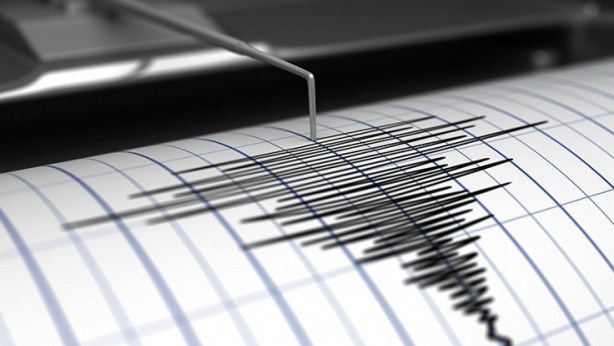 Foto - Deprem yerin 6.6 kilometre derinliğinde kaydedildi. Kandilli Rasathanesi ise depremin büyüklüğünü 6.3 olarak duyurdu. 